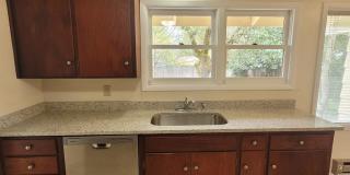 Charming 3BD/1BA located within walking distance to Friendly/College Hill neighborhood Market of Choice! Gallery 10