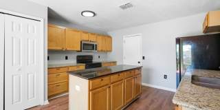 Freshly Painted 4BR Home with Large Backyard – Minutes to I-75 Gallery 10