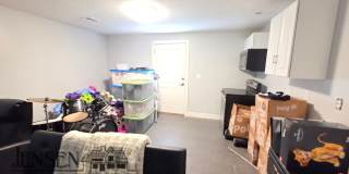 7 Bedroom Home in Bloomington Gallery 25
