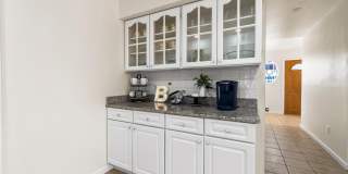 700 N Surrey Ave Gallery 13