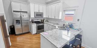 4 Bedroom, 3 Bathroom Impressive Lincoln Park Duplex Gallery 41