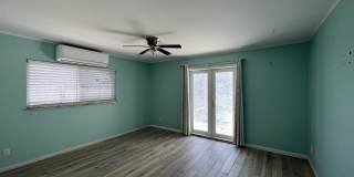 Spacious 3 Bedroom 2 Bath with Pool 2 Blocks from the Beach Gallery 10