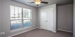 4 Bedroom Home with Upstairs Bonus room in Edmond Gallery 21