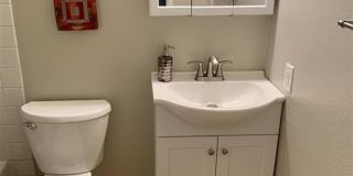 Pleasanton Laguna Vista 2 Bed / 1 bath, updated kitchen & bathroom, Two Year Lease required, Community Pool! Gallery 10