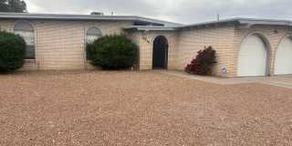 EASTSIDE HOME WITH A SWIMMING POOL Gallery 3