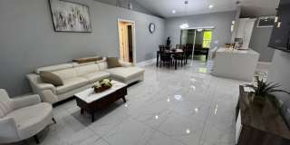 2 bedroom 1.5 bathroom furnished home Gallery 6