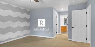 3 Bedroom + Office in Central Point! Gallery 18