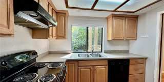 2Bd/2Ba Kirkland Condo Gallery 6