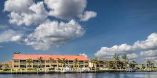 QUINTESSENTIAL WATERFRONT SEASONAL RENTAL Gallery 1