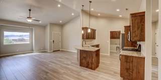 3 Bed, 2 Bath, 2 Car Garage For Rent. Pet Friendly Gallery 10