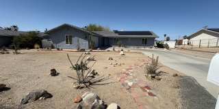 Lovely 3 Bedroom, 3 Bathroom Home with Solar Gallery 1
