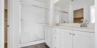 Coming Soon! Modern 2 Bed, 2 Bath Condo in Prime Ontario Location. Gallery 19