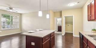 Overlook at Stone Oak Park Apartments Gallery 17