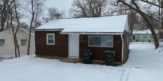 Charming 2 Bed 1 Bath Gallery 1