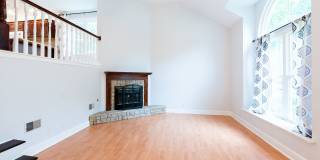 4 Bed home in Olathe- Quick access to I-35 Gallery 7