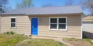 2 Bedroom House Backyard! Gallery 1