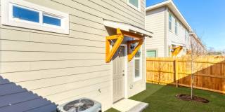 Beautiful 3/2.5 Townhome Gallery 28