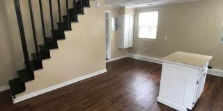 Now Leasing: First Month Free & No Deposit! Charming Carriage House near Downtown Savannah Gallery 6