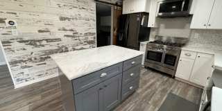 Beautifully remodeled 3 bedroom, 2.5 bath, 2 car garage Gallery 8