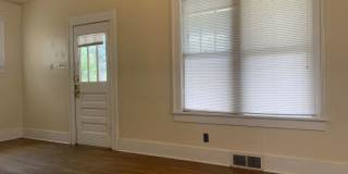 3 FREE City Blue Curb Passes- 3 Bed/1 Bath Home located close to Sunnyside and Downtown Campus- Available 5/20/2026 Gallery 5