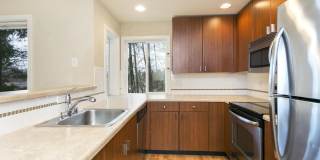 Mill Creek 3 Bedroom Corner unit Condo Gallery 5