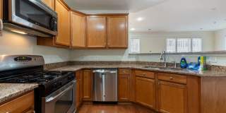 Elegant Townhome in Sought-After Groveton Woods Gallery 11
