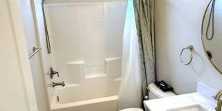 Beautiful 2 Bedroom 2 Bath Home in Four Seasons HOA Gallery 8