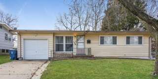 Charming & Comfortable Home in North County St. Louis Gallery 1