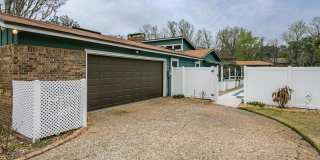 Waterfront Luxury Living – 4 Bed / 3 Bath – Over 2,600 Sq Ft Gallery 68