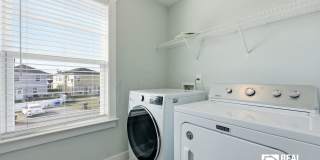 Oversized Kitchen + Prime Park Circle Location | 2BR Townhome Gallery 12