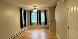 Beautiful Townhouse in NEW NORTH END Burlington 3BD/4BA Gallery 7