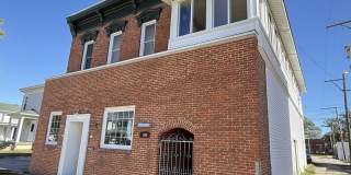 148 N Sycamore Street Gallery 1