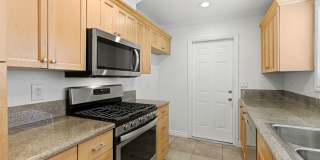 OPEN HOUSE SATURDAY 4/11 - 12PM TO 2PM Sunny and Bright 3 Bedroom End Unit in Yorktown Villas Neighborhood Gallery 13