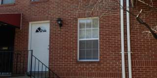 3 BEDROOM REMODELED UNIT! Gallery 1