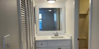 1 BR Condo in Greenbriar Walking Distance to U of M! Gallery 8