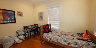 Brighton Oversized 4 Bed / 3 Bath – 2,800 SF – In-Unit Laundry – 6/1 Gallery 6
