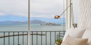 Designer Luxury. Iconic Views. Extraordinary Living. Designer Luxury. Iconic Views. Extraordinary Living. Gallery 1