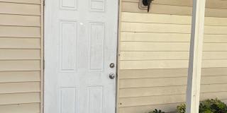 Spacious 2 bedroom/1 Bathroom End Unit Upstairs Condo. Gallery 3