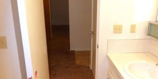 Rent Special: 1/2 Off June's Rent!! - Downstairs 2 Bedroom Unit Gallery 36