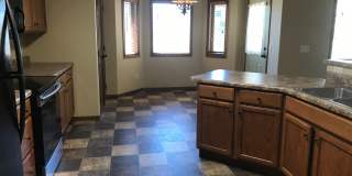 Beautiful West Side 3 Bed/2.5 Bath Townhome! Gallery 13