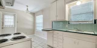Cute 3/1 with carport! Gallery 6