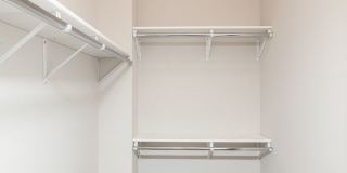 3833 N Broadway Gallery 122