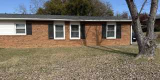 Adorable Duplex with New Flooring! - Lawncare Included! Gallery 1