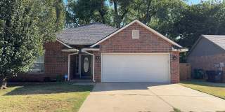 Luxurious and Spacious 3 Bedroom Home in Mustang School District Gallery 3