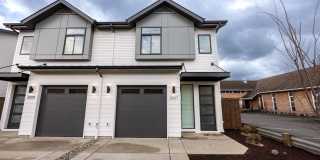 Built in 2024 - 3 bedroom with loft/office & AC Gallery 1
