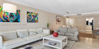 5825 Collins Ave Gallery 56