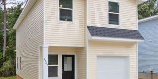 Spacious 4-Bedroom Townhome Gallery 1