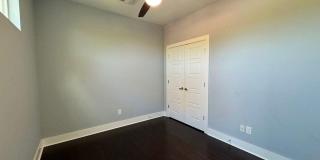 Great, modern 2 bedroom 2.5 bath available in South Austin! Gallery 34