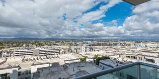 13700 Marina Pointe Drive Gallery 1