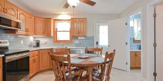 Winter rental: Dot's Place- (Utilities Included) Winter rental: Dot's Place- (Utilities Included) Gallery 4